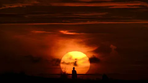 🌻🦋🌻🦋🌻🦋

Hoy es #DíadeReivindicacióndelosCuidadosPaliativos

Porque para poder aliviar la experiencia de sufrimiento es preciso facilitar la búsqueda de certidumbre y sentido en la enfermedad.

#DandoValorALaVida
#ElMejorCuidadoPosibleHastaElFinal
#DerechoNoPrivilegio