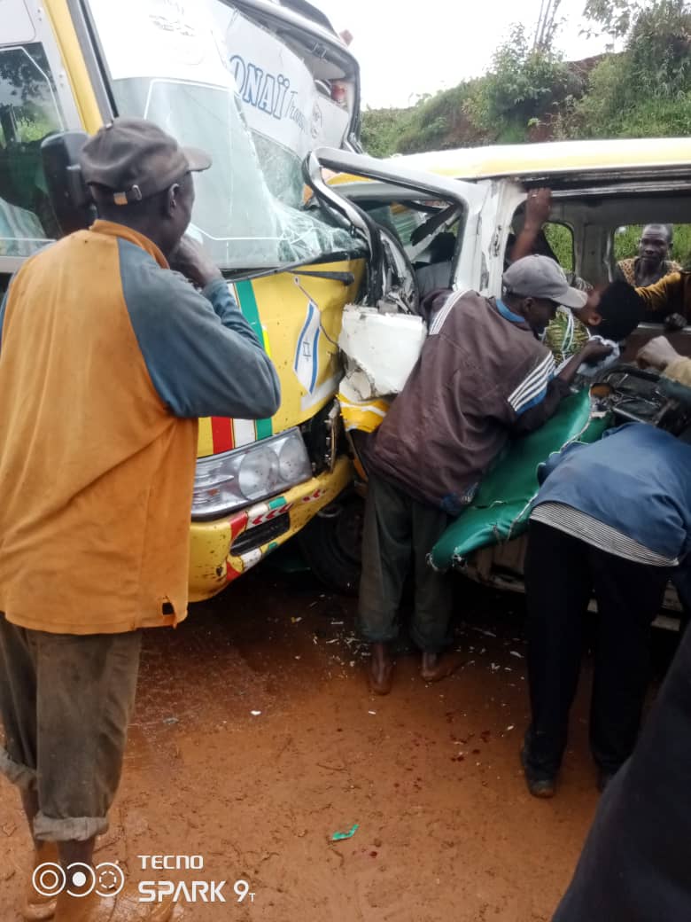 MagazineJimbere's tweet image. 💥 Deux véhicules sont entrés en collision ce 17 février 2026, faisant plus de dix blessés graves, dont certains auraient subi des amputations

🛣️ L’accident s’est produit près de la colline #Rudehe, en zone #Busangana, commune #Matongo. Un véhicule de type Coaster se dirigeait