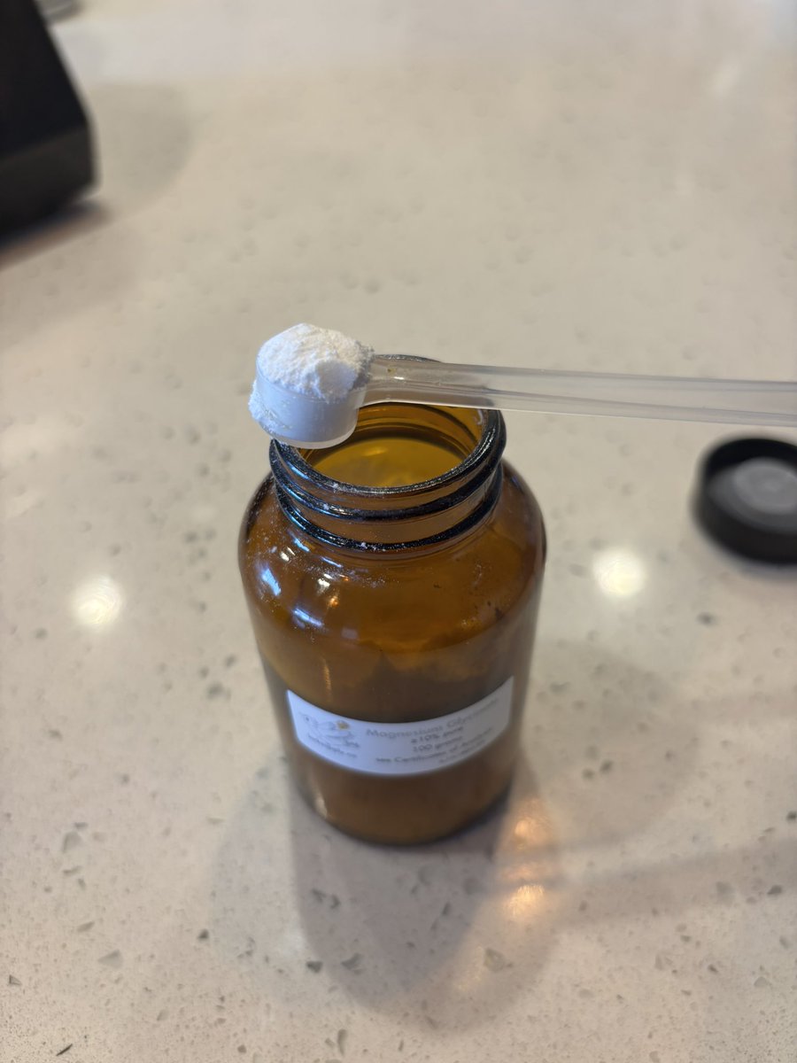 JohnnyHeat tweet media