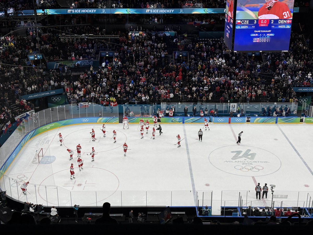 Mūsējo pāridarītāji dāņi gana sīvā cīņā ar 2:3 zaudēja Čehijai, noslēdzot Olimpisko turnīru. Dānijas sniegums gan uzteicams, čehiem pēdējās minūtēs tikai atsitoties aizsardzībā ⁦<a href="/LRZinas/">Latvijas Radio Ziņas</a>⁩