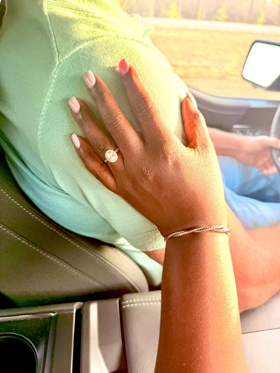 Christal L. Graves 💍 tweet media