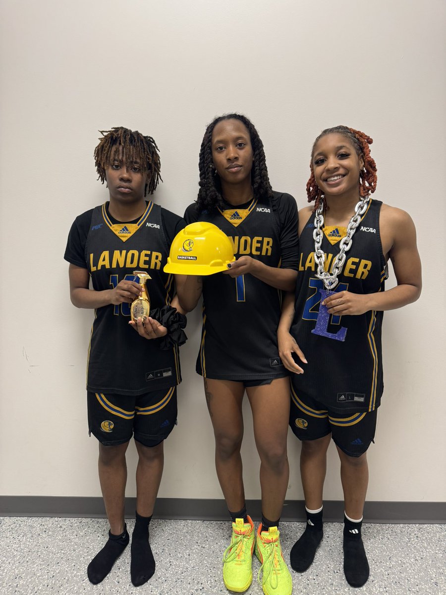 Lander_WBB's tweet photo. GOLDIE,BIG BIRD, & BIG L recipients from last nights game! Were proud of you, keep showing up! ๐๐ #LUWBB https://t.co/9pXRJyXSv7