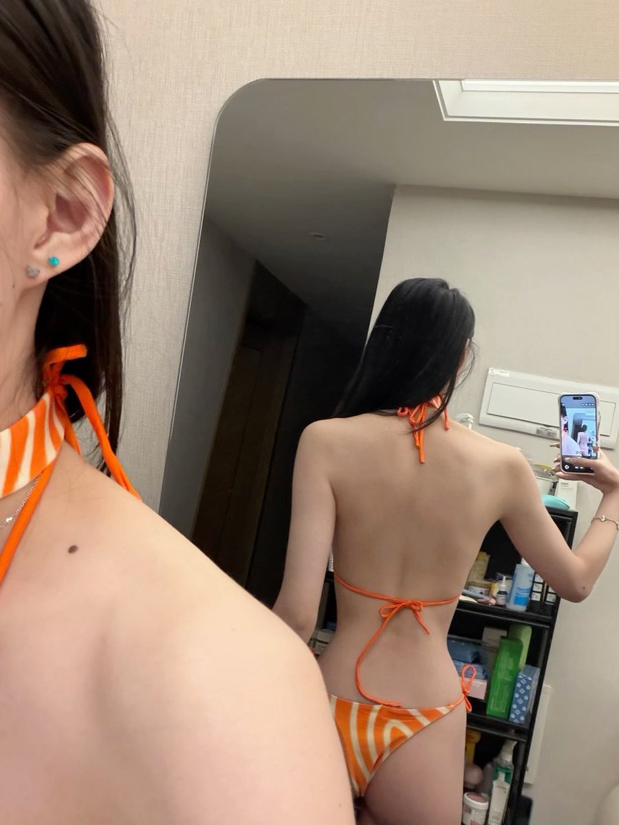 lasiss018's tweet photo. 🍣👙@Nimo1122_ 
完全是萌物中的萌物，期待和女朋友去海边穿
#les https://t.co/6dnJhhvjcx
