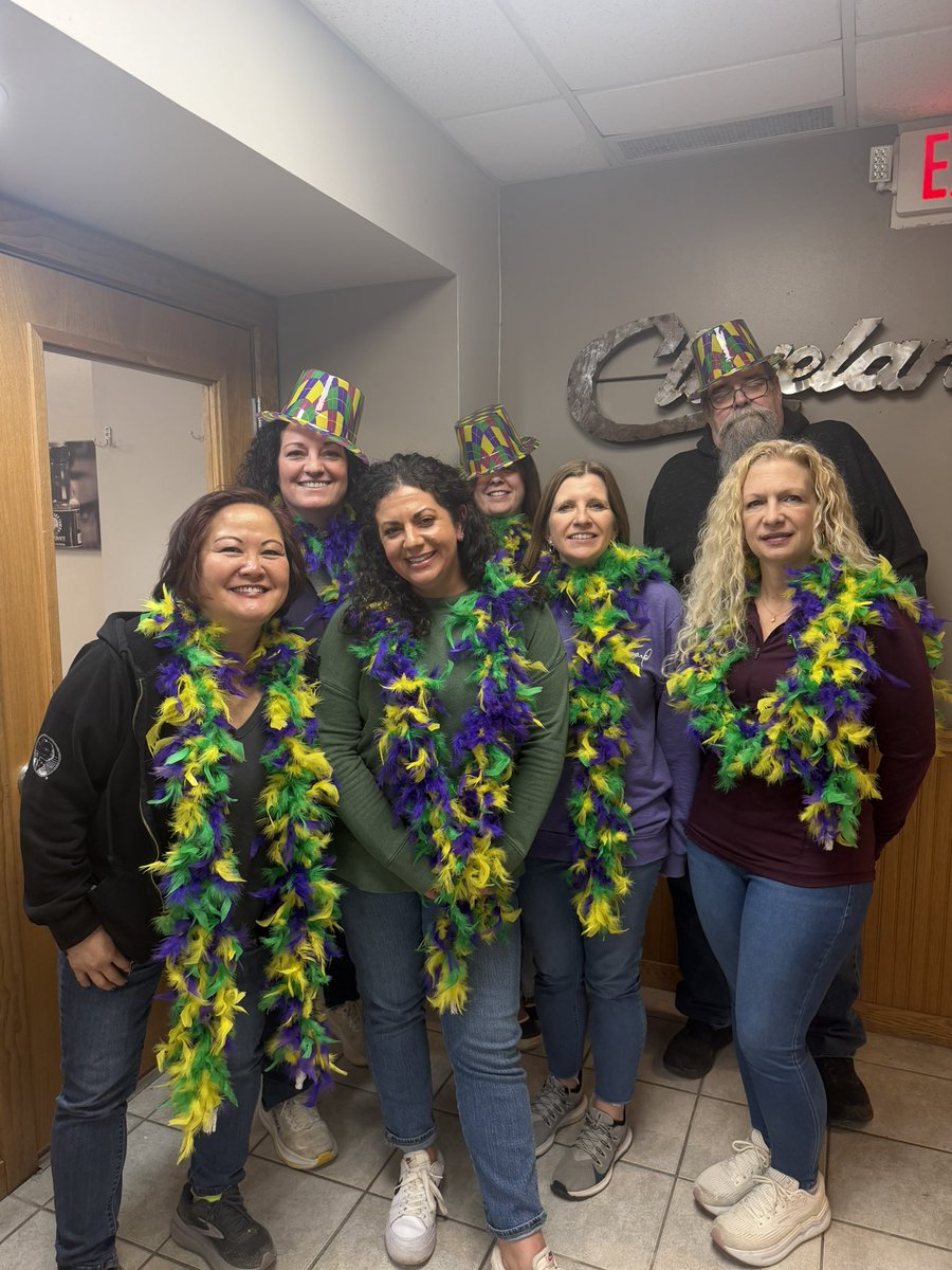 Winking Lizard tweet media