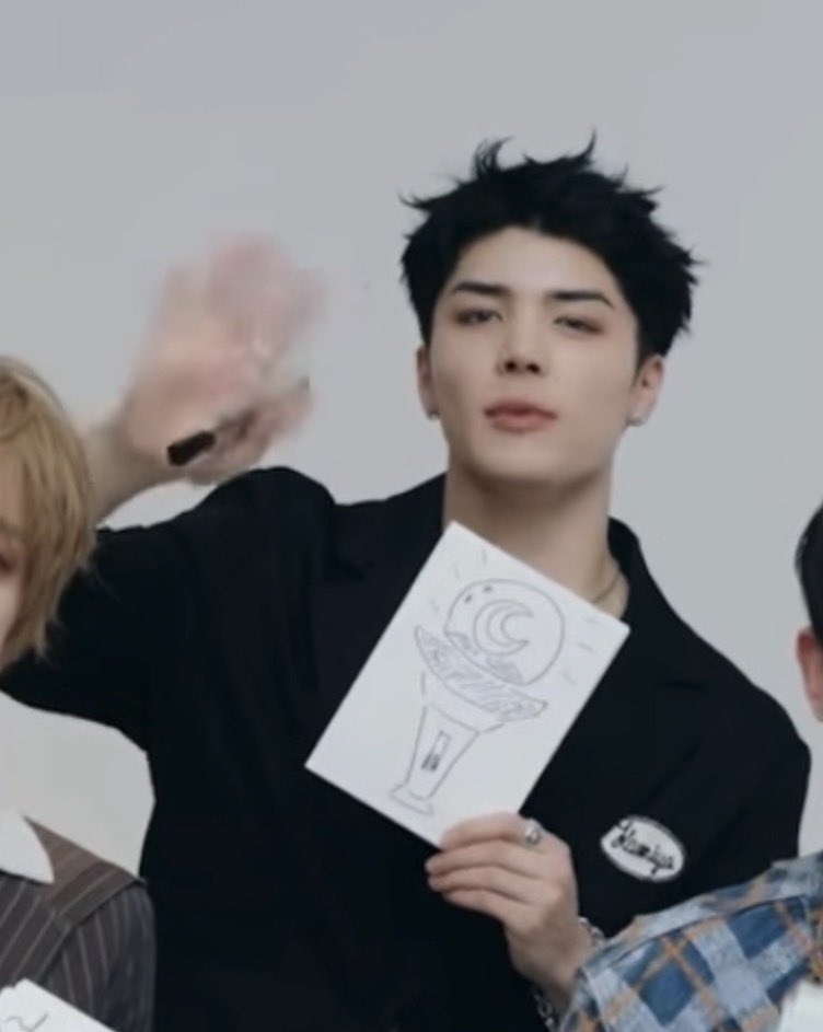 NEW LIGHT STICK spoiler？
#andTEAM