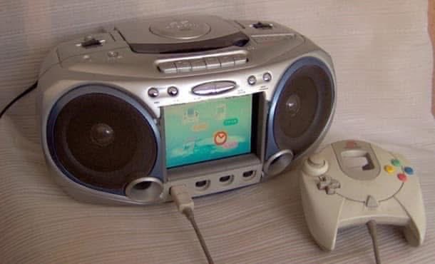 ComputerLove_'s tweet image. Portable Boombox Sega Dreamcast mod