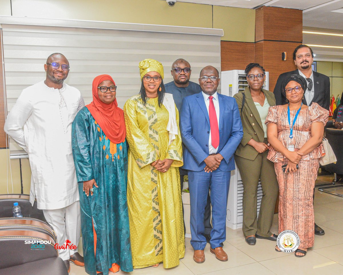 MEFB 🇬🇳 : La Ministre a présidé la restitution des missions de la Banque mondiale et du FMI.
Objectif : mobilisation accrue des ressources intérieures, meilleure gestion des dépenses publiques, renforcement des capacités techniques et statistiques.
Lien :👉bit.ly/4tDNBDW