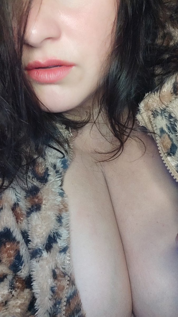 dev34477's tweet photo. Sometimes less ist more 🤪#BBW #CamGirl #Webcam #BBWCamGirl #bigboobs #latina #milf #bbw #bbwlovers #BBWcam #chaturbate #bbwcamgirl https://t.co/OHy7soeGag