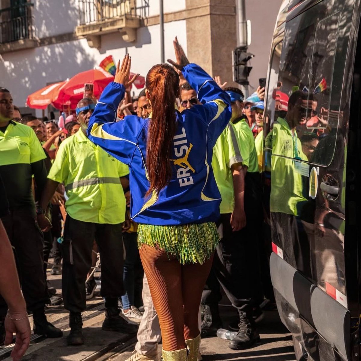 😮‍💨 Ludmilla é, até agora, a única pessoa no mundo com acesso à nova jaqueta do Brasil em collab com a Jordan.

O lançamento está previsto apenas para março.
