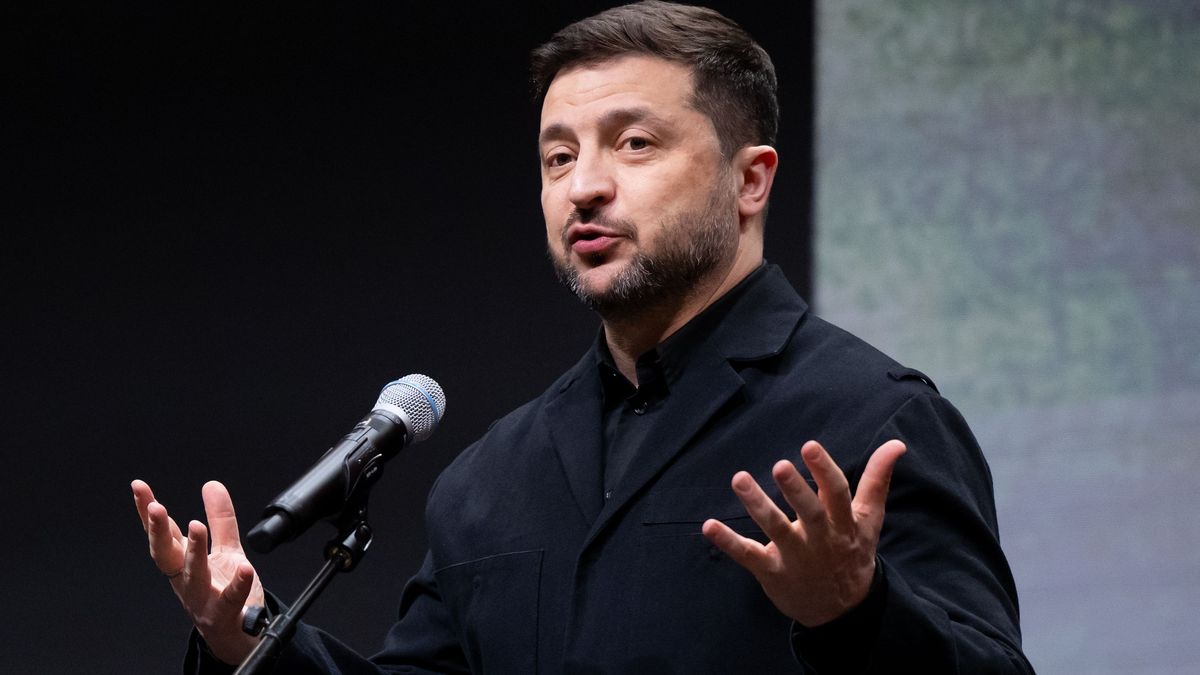 - Я відправив нашого Головнокомандувача армії – тоді це був генерал Залужний – говорити з американською стороною, пояснювати, що Україні треба, щоб захиститись. Я говорив: передай, що нам потрібні «джавеліни», «стінгери», справжня зброя, щось реальне, щоб зупинити російську