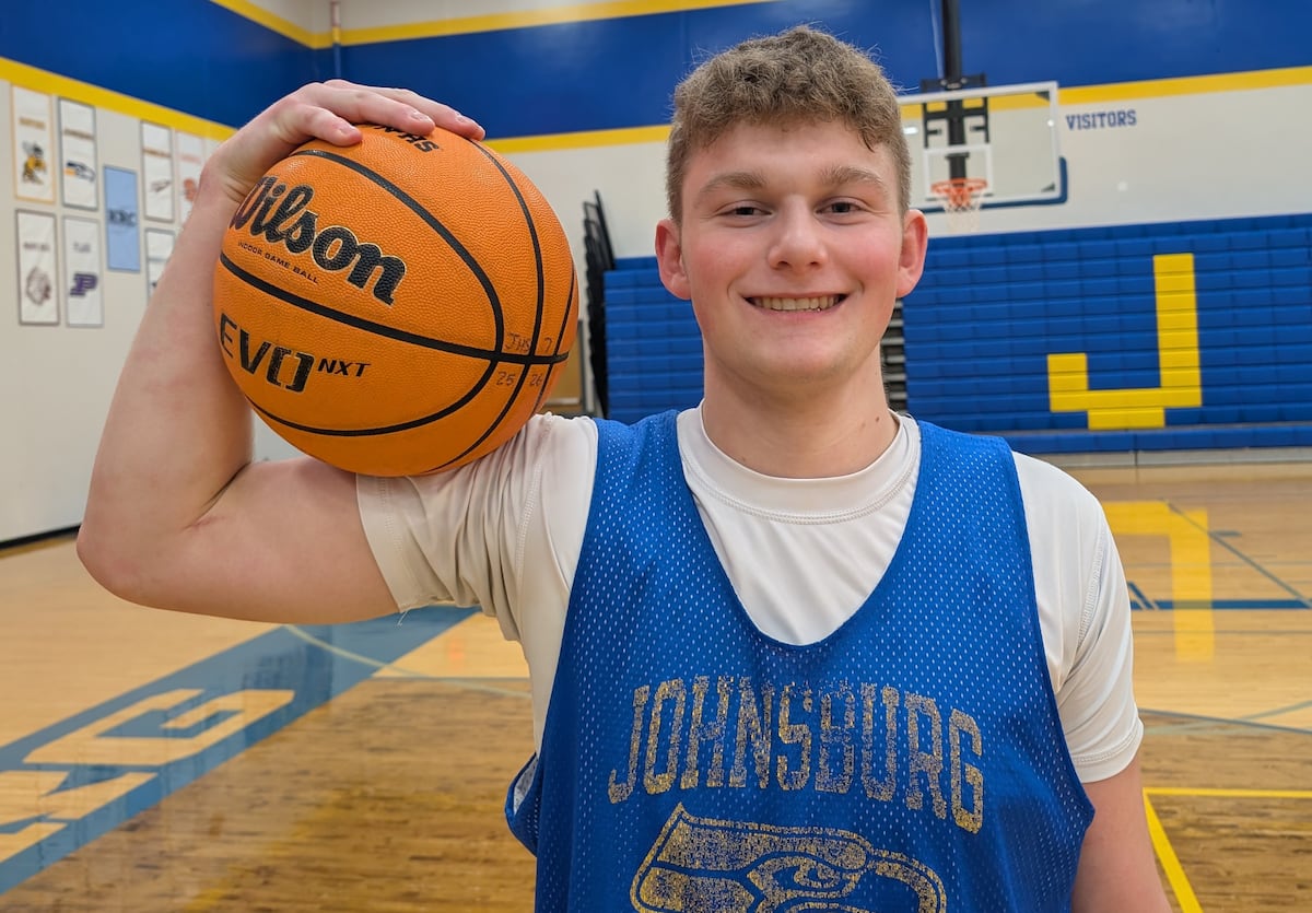 NWHPreps's tweet photo. Basketball, unlike the rest of his school day, brings out the excitement in Johnsburg senior guard Jayce Schmitt, whose all-around game has the Skyhawks in position for their first 20-win season since 2019. https://t.co/4XvBZhkfuz