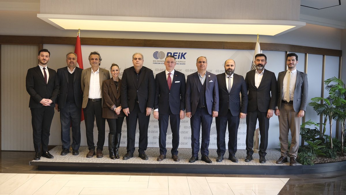 Türkiye-İran İş Konseyimiz, Ferhat Dörtköşe başkanlığında, İran-Türkiye İş Konseyi Başkanı Mehdad Saadat Denghan ve İran'ın Ankara Ticaret Müşaviri Dr. Kamran D. Nikou ile toplantı gerçekleştirdi.

Toplantıda,
🔹 İki ülke arasındaki yatırım fırsatları,
🔹 Karşılıklı iş birliği