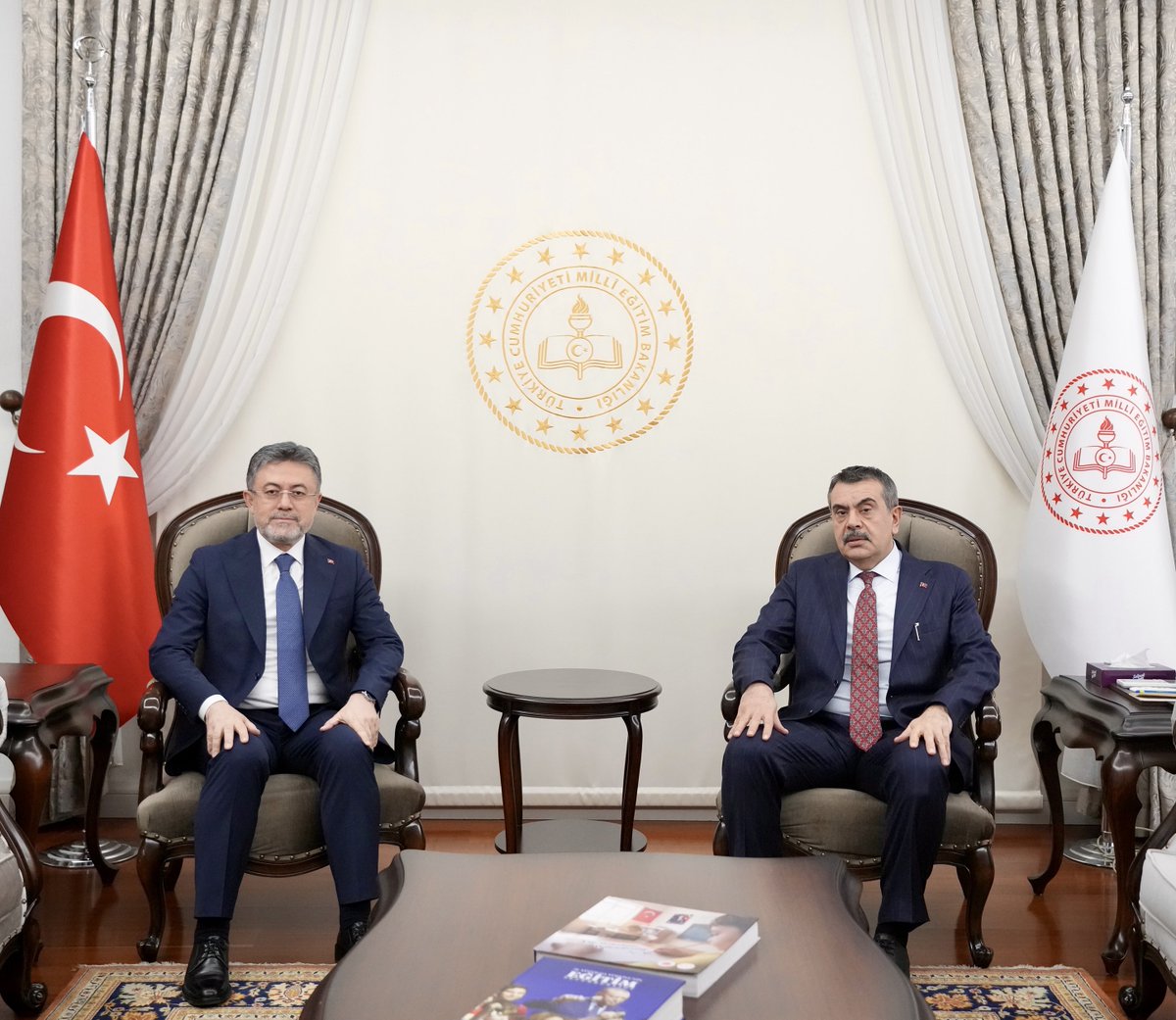 Millî Eğitim Bakanımız Sayın <a href="/Yusuf__Tekin/">Yusuf Tekin</a>'i ziyaret ederek, Bakanlıklarımız arasında iş birliği ve koordinasyonu geliştirecek istişarelerde bulunduk.

Kıymetli Bakanımıza nazik misafirperverlikleri için teşekkür ediyorum.