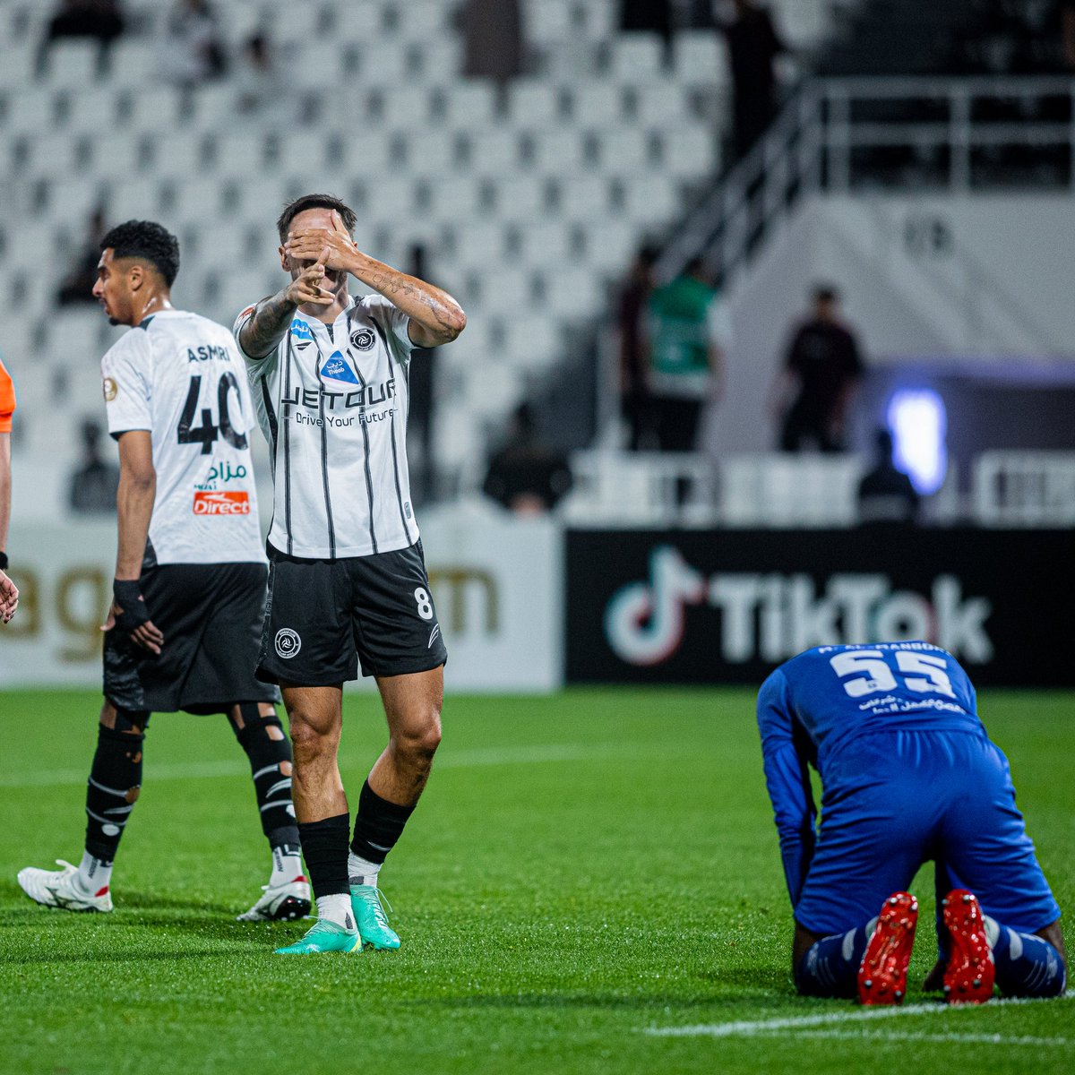 Hat-trick! 🏴󠁧󠁢󠁥󠁮󠁧󠁿 🤩
Bravvvvvooooo <a href="/Brownhill10/">Josh Brownhill</a> 

🦁 [7-0] 🔵

#YallaShabab 🤍🖤