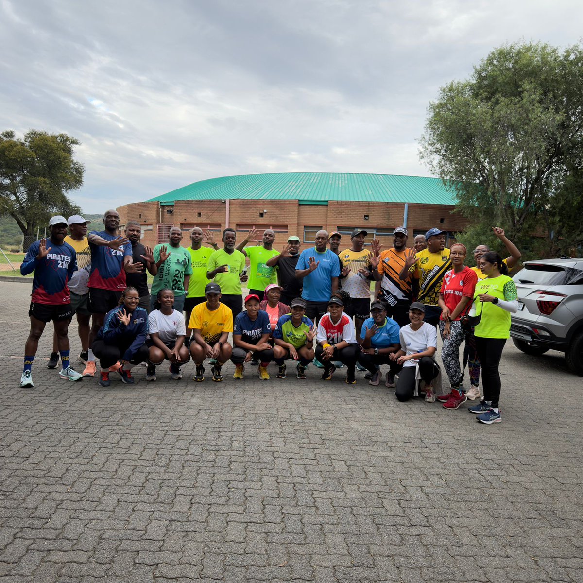 JHB_Harriers's tweet photo. 10x400 intervals ✅️ Well done, champs!! 👏🏽
#5pmgang #consistencyisthekey
#trainingsession #swiftandfree https://t.co/XU47136Zrq