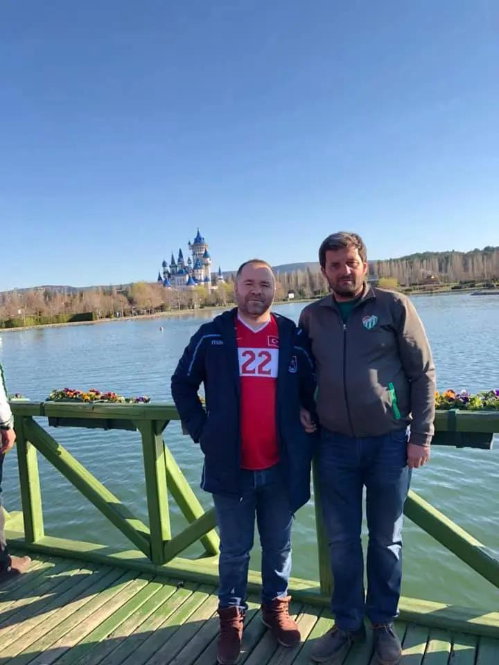 Kanser teşhisi koyulan Ağabeyim Selim Kurtulan’a (Paşa Selim) geçmiş olsun dileklerimi iletiyor, bir an önce sağlığına kavuşacağına inanıyorum.