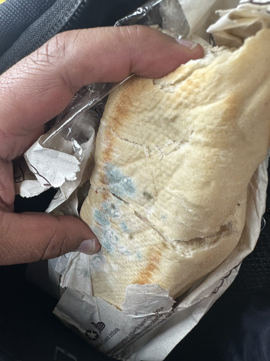 agonzalezte's tweet photo. @Tiendas_OXXO miren eso comida en mal estado https://t.co/onqrkPEx6K