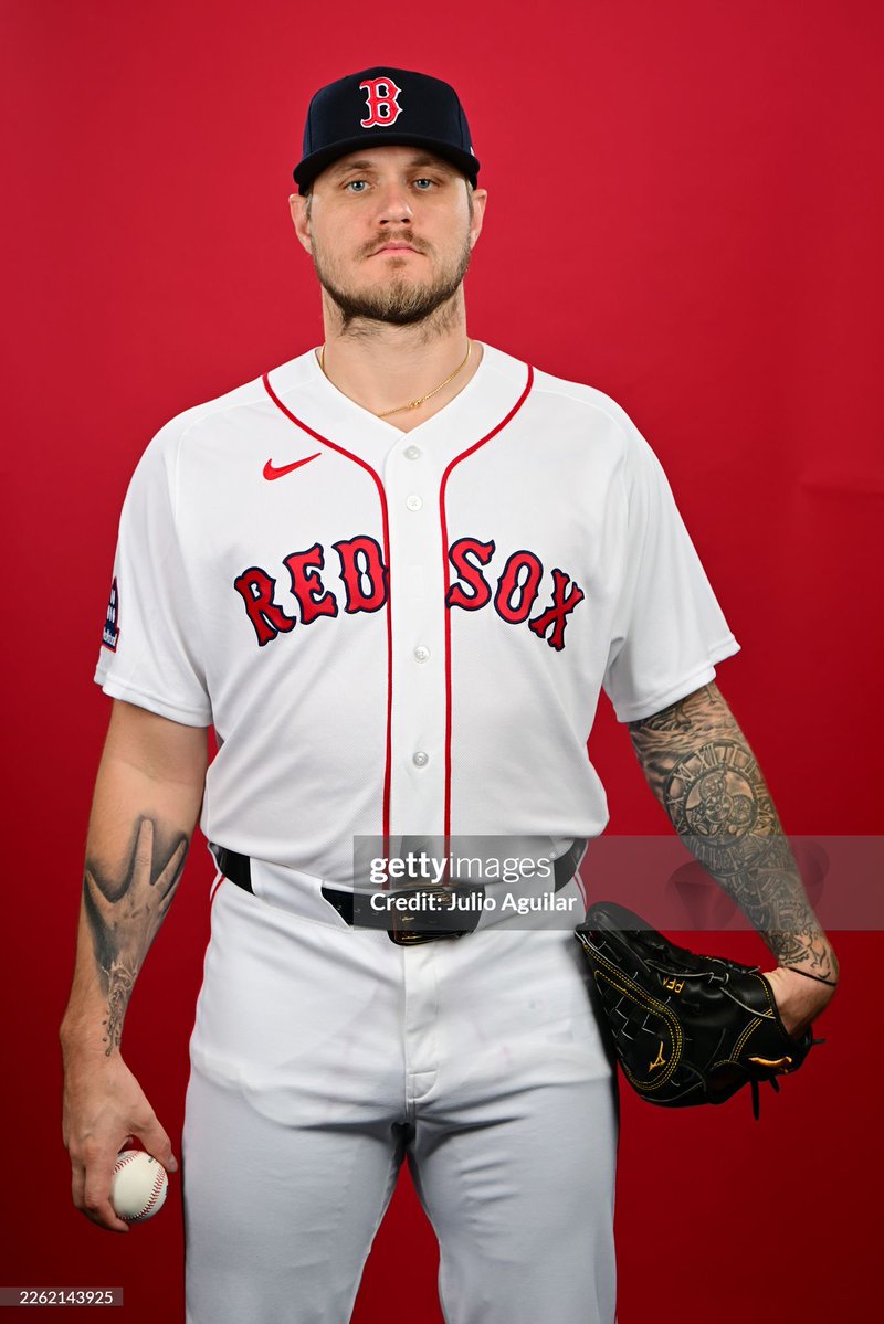 brendan_camp's tweet image. Compared to last year (left), there’s something off about the lettering on the Red Sox’ home whites this year (right).