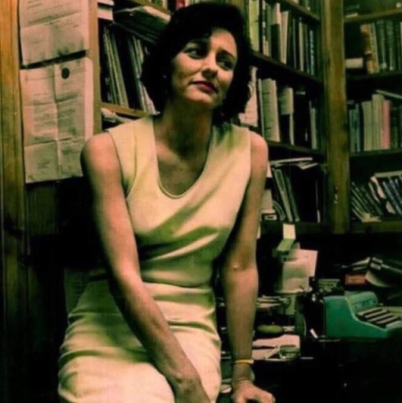 "Sözlerim ya güçlü bir zihni cezbeder ya da zayıf bir zihni rahatsız eder."

Anne Sexton