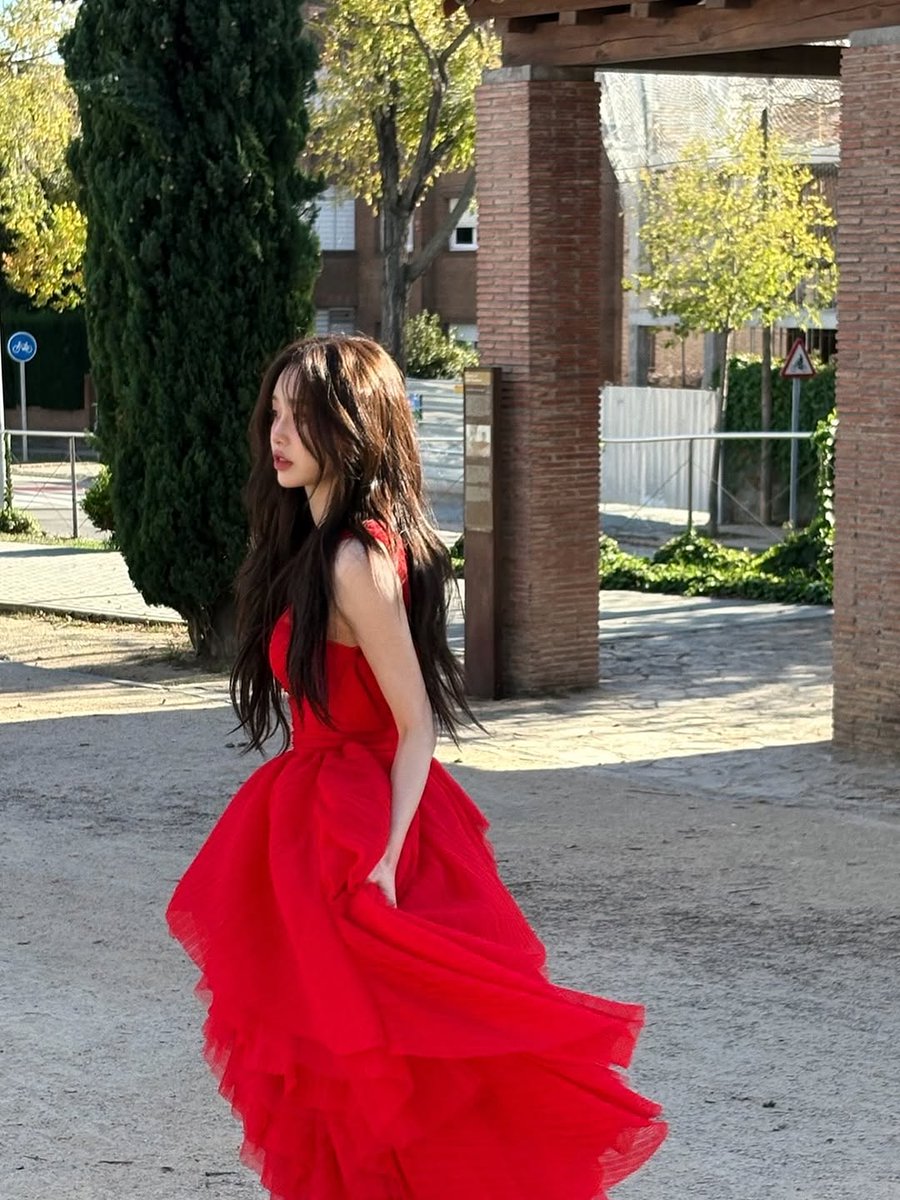chuukimu's tweet photo. i never imagined that spain could be this beautiful. i paid a visit to shoot the music video of 𝘊𝘢𝘯𝘢𝘳𝘺 and it was the greatest decision of the year!  ♡ https://t.co/2SlDu6KKH6