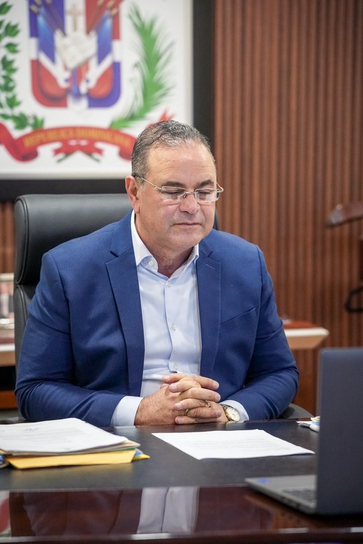 Hoy sostuve una reunión virtual con Stefano Fotiou, director del Centro de Coordinación para la Transformación de los Sistemas Alimentarios de la ONU. 🌍🤝 RD fue seleccionada entre 8 países para esta iniciativa que conecta sistemas alimentarios y cambio climático. 🌱🌡️🇩🇴