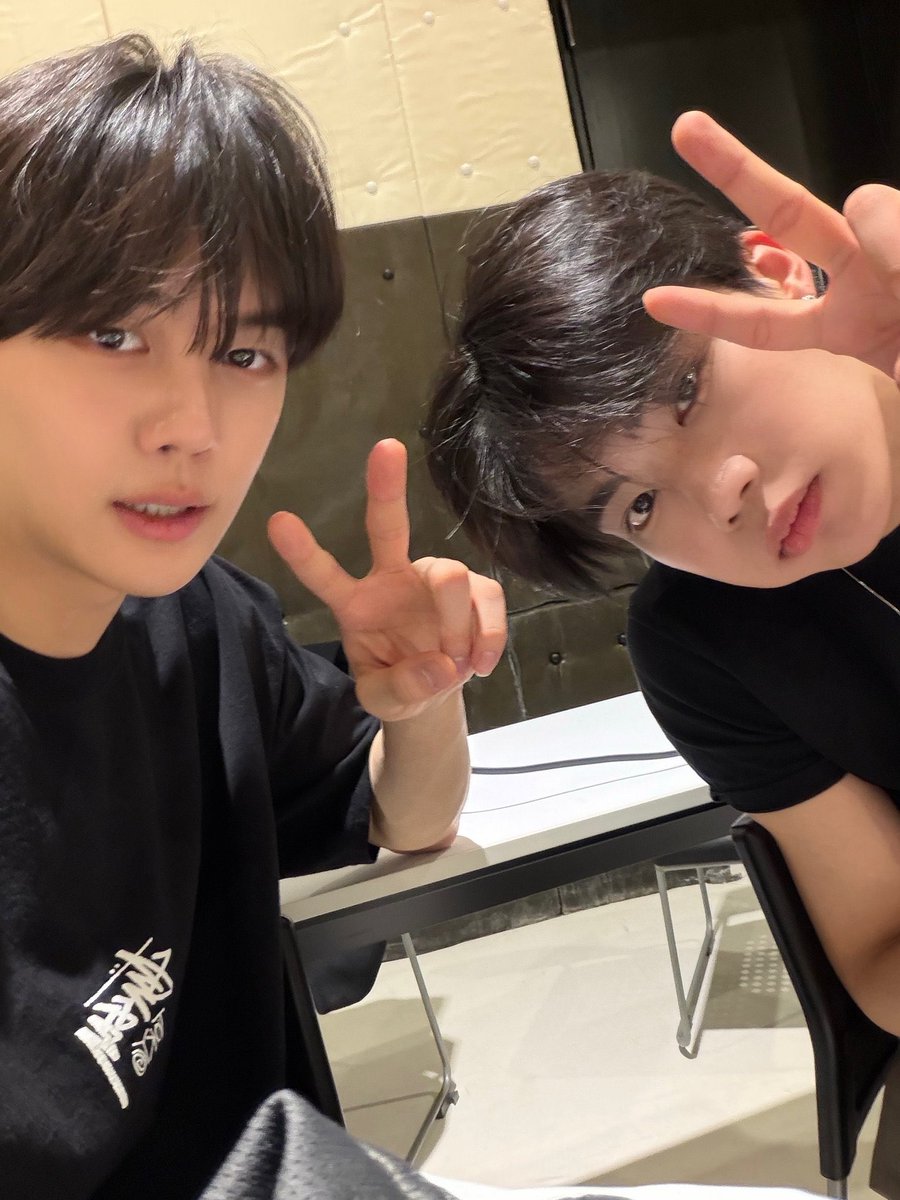 💬꒷꒥ 

🐻 — 📸

꒷#PARKGUNWOOK #박건욱 #제로베이스원 #ZEROBASEONE #ZB1 #제로즈꒷
— 🍯