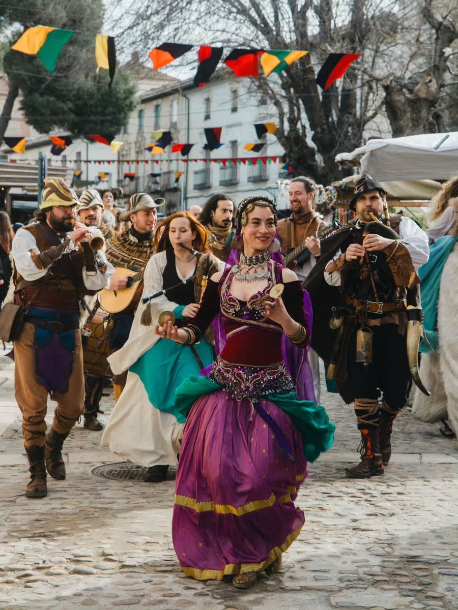 Una animación y ambientación de 10, durante el Mercado Medieval de #Chinchón que hemos vivido 😉

📷 Alan