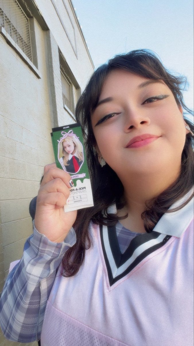 notyourkkslider's tweet image. ✈️ to Dallas for #EverlastTour and 📸w/Gehlee! An amazing and unforgettable experience, she said “I recognize this outfit!” While smiling warmly! 💕 My outfit was inspired by her #swicy outfit but a plus size version so not exactly the same!🙈#UNISinUSA #gehlee #UNIS