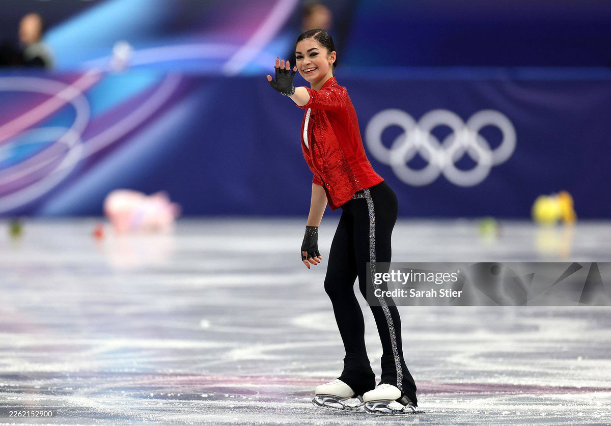 everxmores's tweet photo. whatever blah blah blah! she had so many obstacles she deserves this happy moment sososo much🥹🥹🙏 https://t.co/WmjeFS23sP