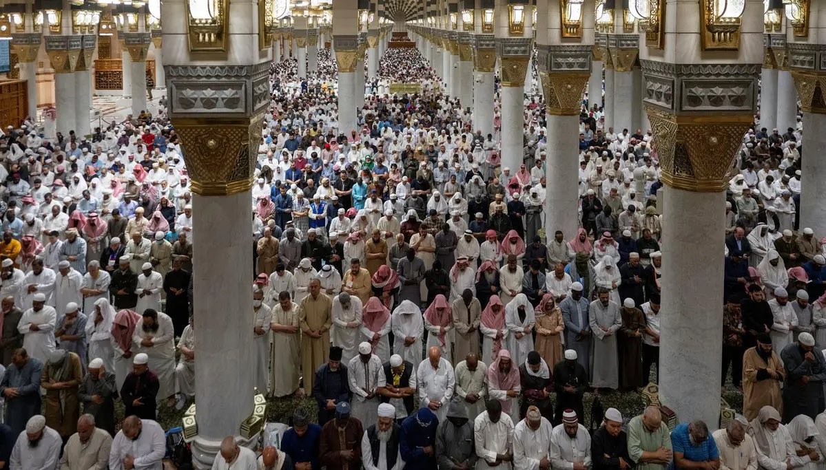 ksaexpats's tweet photo. First Taraweeh prayer at Al-Masjid an-Nabawi. https://t.co/2n17eQRCkv