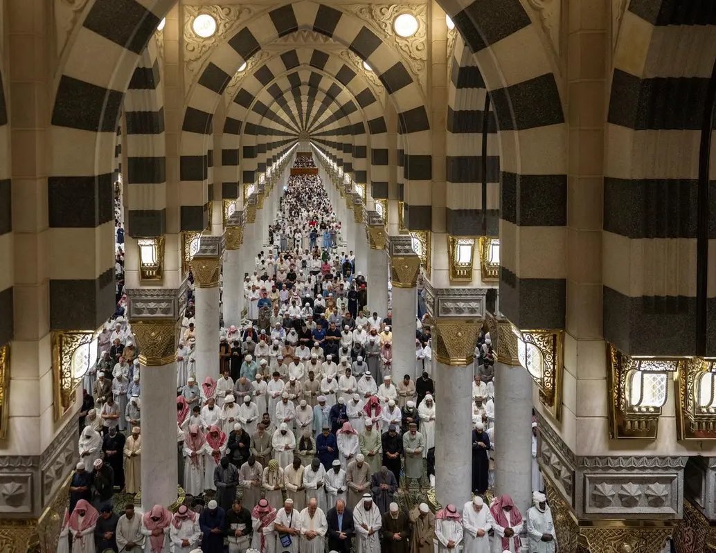 ksaexpats's tweet photo. First Taraweeh prayer at Al-Masjid an-Nabawi. https://t.co/2n17eQRCkv