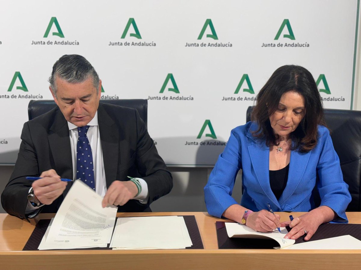 ContraCancerGRA's tweet photo. Hoy damos un paso decisivo para mejorar la atención a las personas con cáncer en Andalucía.
Hemos firmado un acuerdo con el Servicio Andaluz de Salud que unifica y refuerza la colaboración que ya veníamos desarrollando en hospitales y centros sanitarios.
#TodosContraElCáncer https://t.co/SjhSPYrXlp