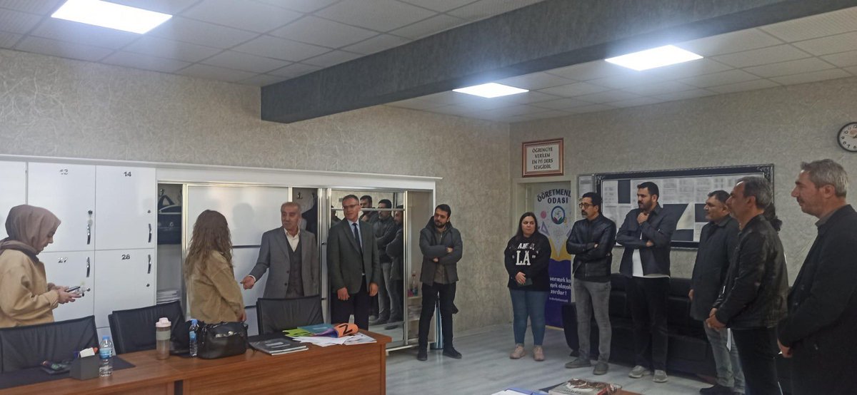 Kuşaklar Buluşmasında Anlamlı Ziyaret: Eğitimci Sayın Abdulkadir AÇAR Okulumuzdaydı. <a href="/Mvural63/">Mehmet VURAL</a> <a href="/HaliliyeMem/">Haliliye İlçe Milli Eğitim Müdürlüğü</a> <a href="/sanliurfammem63/">Şanlıurfa İl Milli Eğitim Müdürlüğü</a> <a href="/ASIM_SULTANOGLU/">Asım SULTANOĞLU</a>