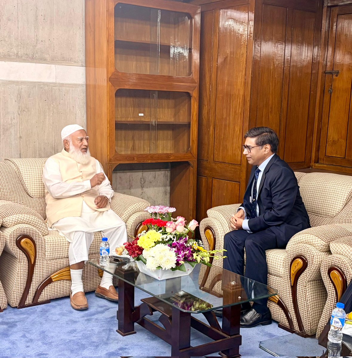 Breaking: Foreign Secretary Vikram Misri meets Ameer of Bangladesh Jamaat-e-Islami, Dr.Shafiqur Rahman in Dhaka. Jamaat is the main opposition party of Bangladesh