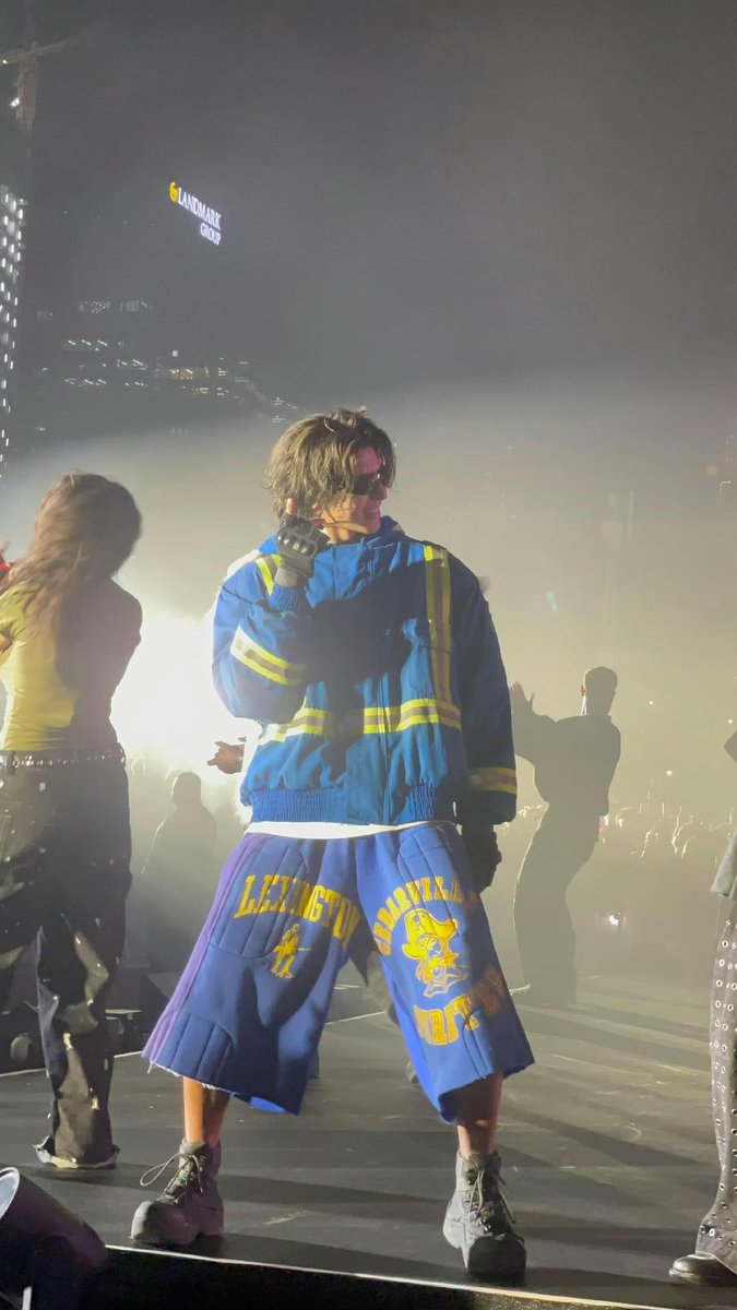 JINGK292703's tweet photo. That's amazing! KUN sang and danced through eight songs without stopping.

#KUN #KUNatDubai 
#KRAZYSuperConcert
@kun_officialx https://t.co/Ts0iEMWWqr