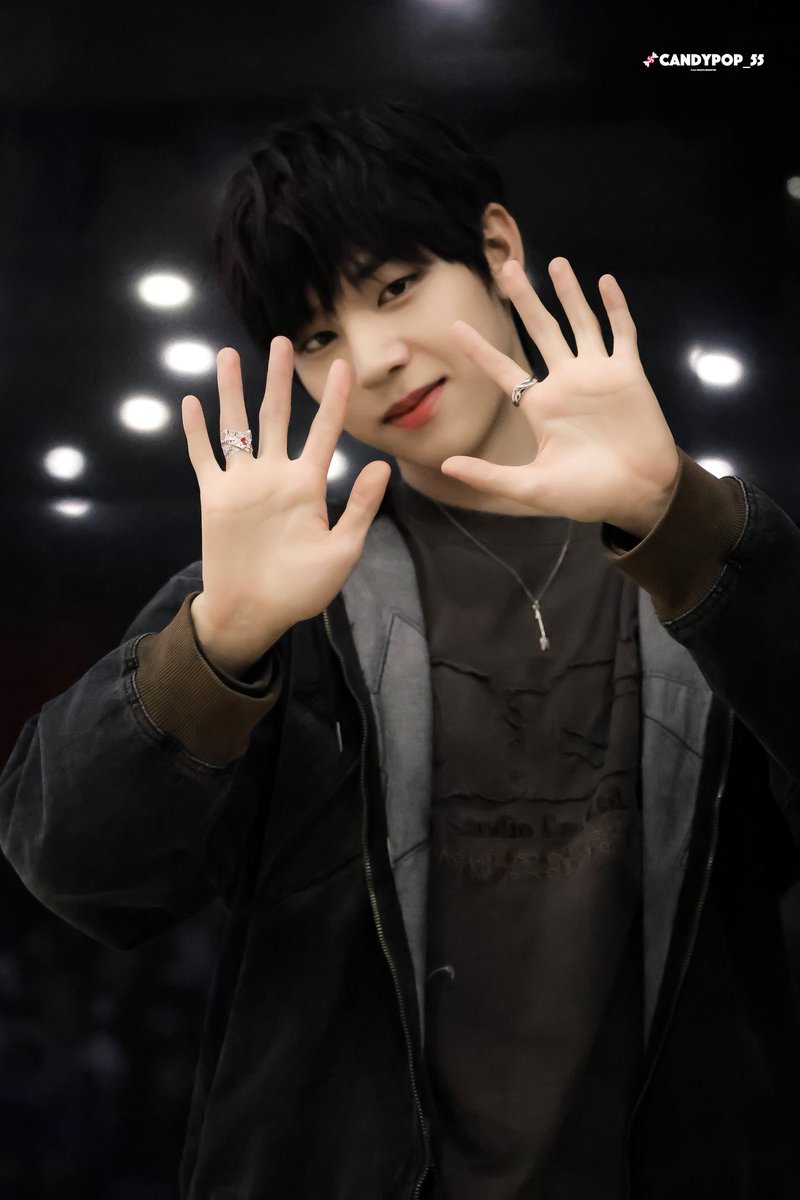 유니 생일 축하해 ~~ 🎂✨
더 높이 날고 더 빛나자 
올해는 행복하고 건강하게
매일 웃으면서 보내자 💕

#김동윤 #KIMDONGYUN 
#드리핀 #DRIPPIN
#해피동윤데이