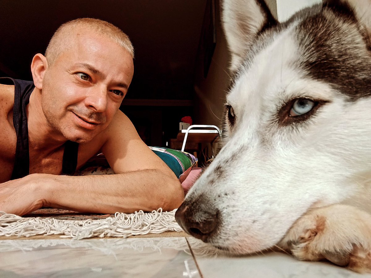 🟣Övülecek, yerilecek, özenilecek, kınanacak bir durum yok.
🟡Biziz işte. Düz biz.
🔵Size ters gelebilir.
Sizlik bir durum yok zaten.
🟠Herkes, kendiyle ilgilensin.
Teşekkürler.
🟢Ezelden beri varolmuşuz. Varoluşumuz suç değildir.
🔴Saklanmak zorunda hiç değiliz.

(Bu fotoda bana