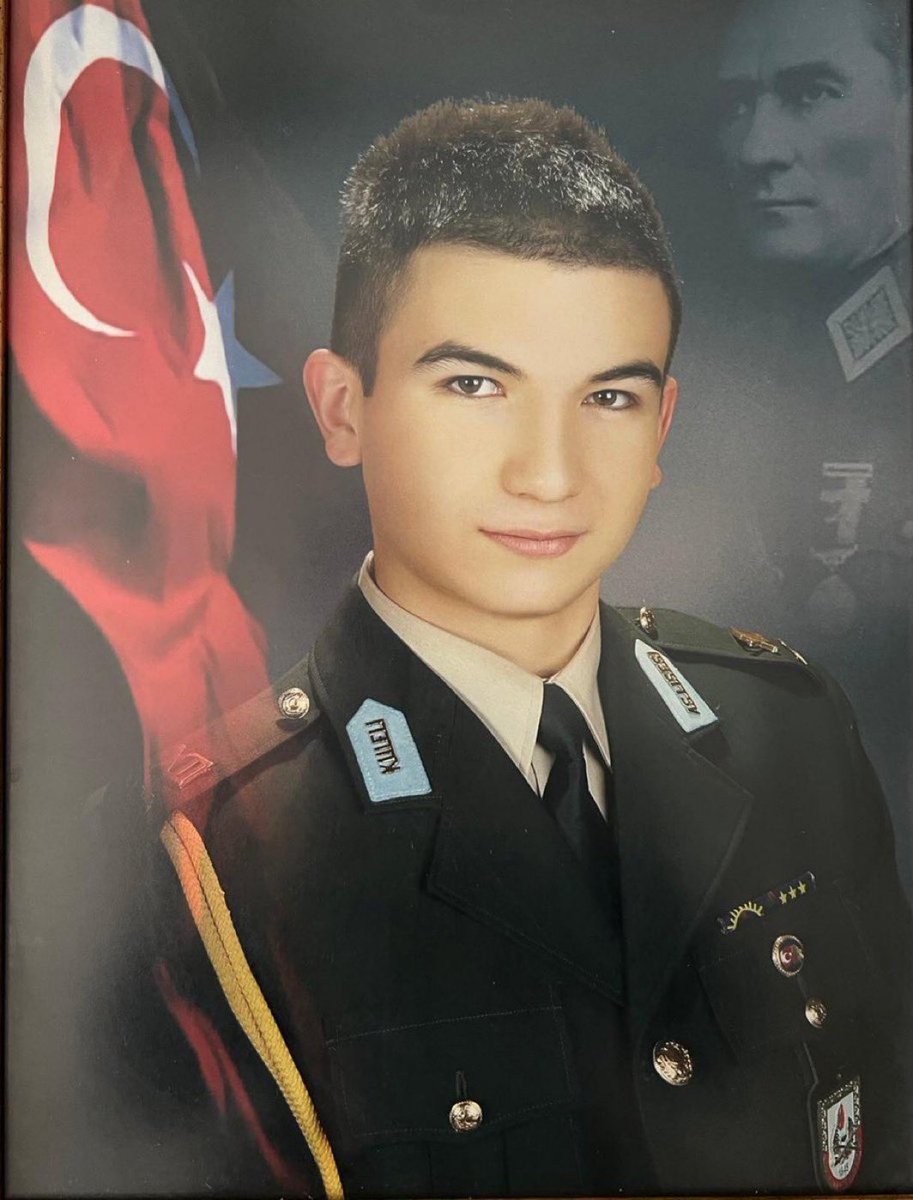 Buğra Baldan: “Hava Harp Okulu’nu derece ile, ABD’de aldığım uçuş eğitimini ise birincilikle bitirdim. Ancak şu anda haksızca cezaevindeyim. Bize insan değil, sayı gözüyle bakıldı. Bu satırlarımı okurken gönül gözünüz hakikati görsün.” 

AskeriÖğrencinin Çığlığı