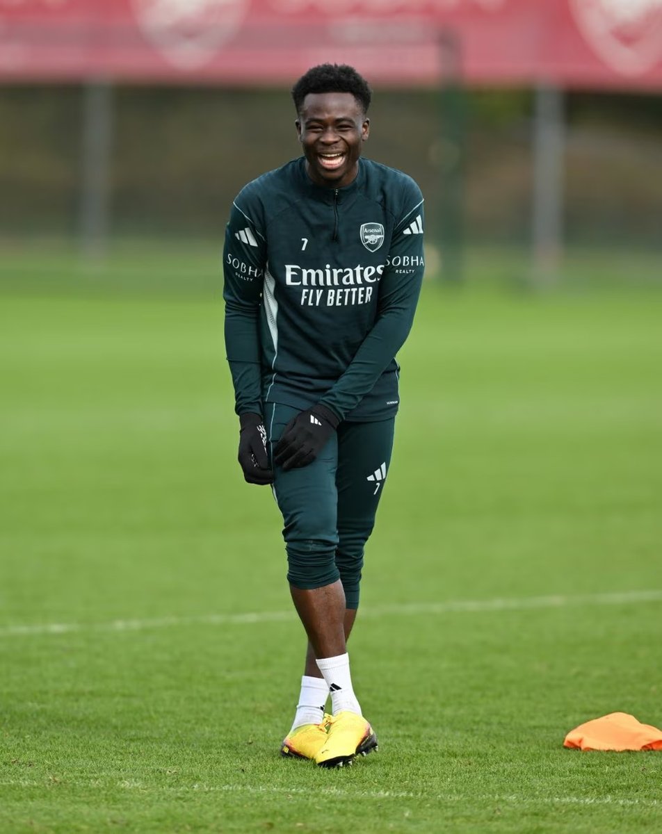 🗣️ Arteta quand on lui demande si Saka apprécie jouer en tant que numéro 10 :

"Je pense que oui, et tout ce qui lui apporte un défi. Tout ce qui lui demande de prouver quelque chose, ça le motive, et je pense que c'est positif."