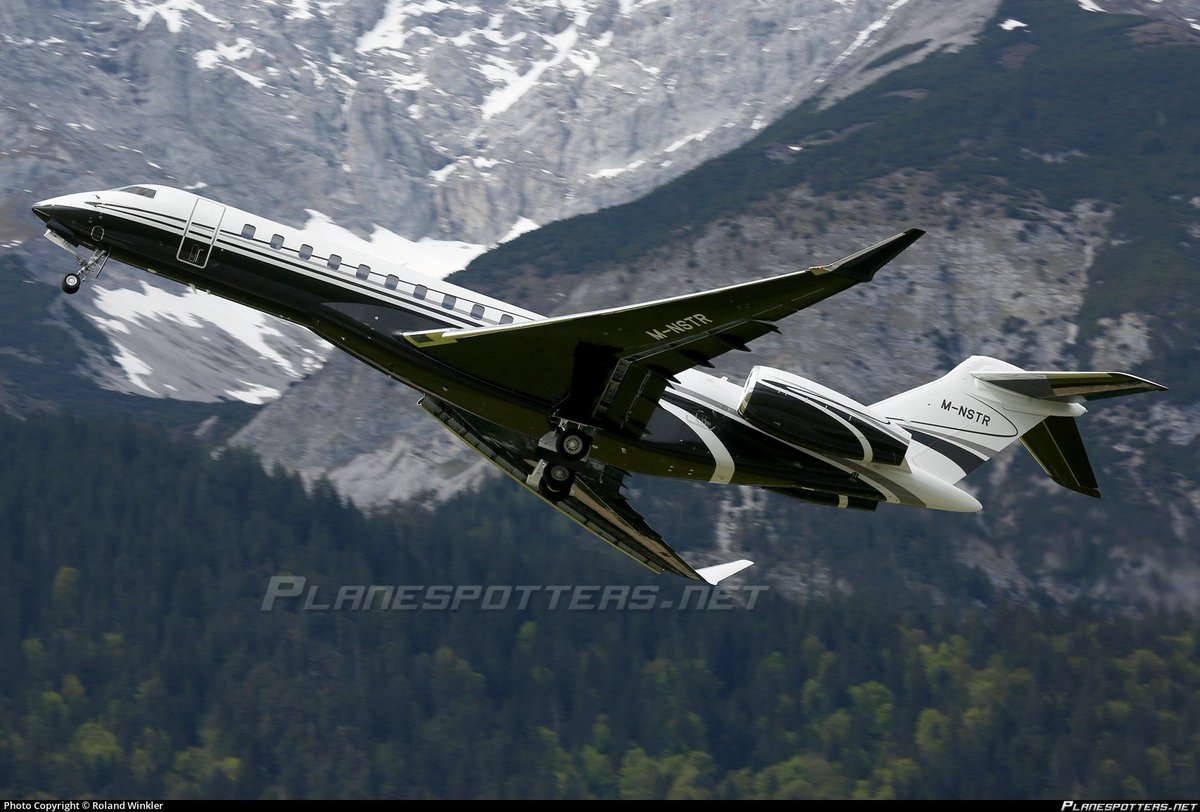 Arr3ch0's tweet image. Descendiendo ahora en Maiquetía el M-NSTR de Naguib Sawiris, billonario Egipcio dueño del resort de lujo Silversands en Grenada y presidente de Orascom TNT Investment. Procedente de Grenada. Ayer llegó de Las Vegas. Ya había venido antes, en Marzo de 2024 lo compartí.