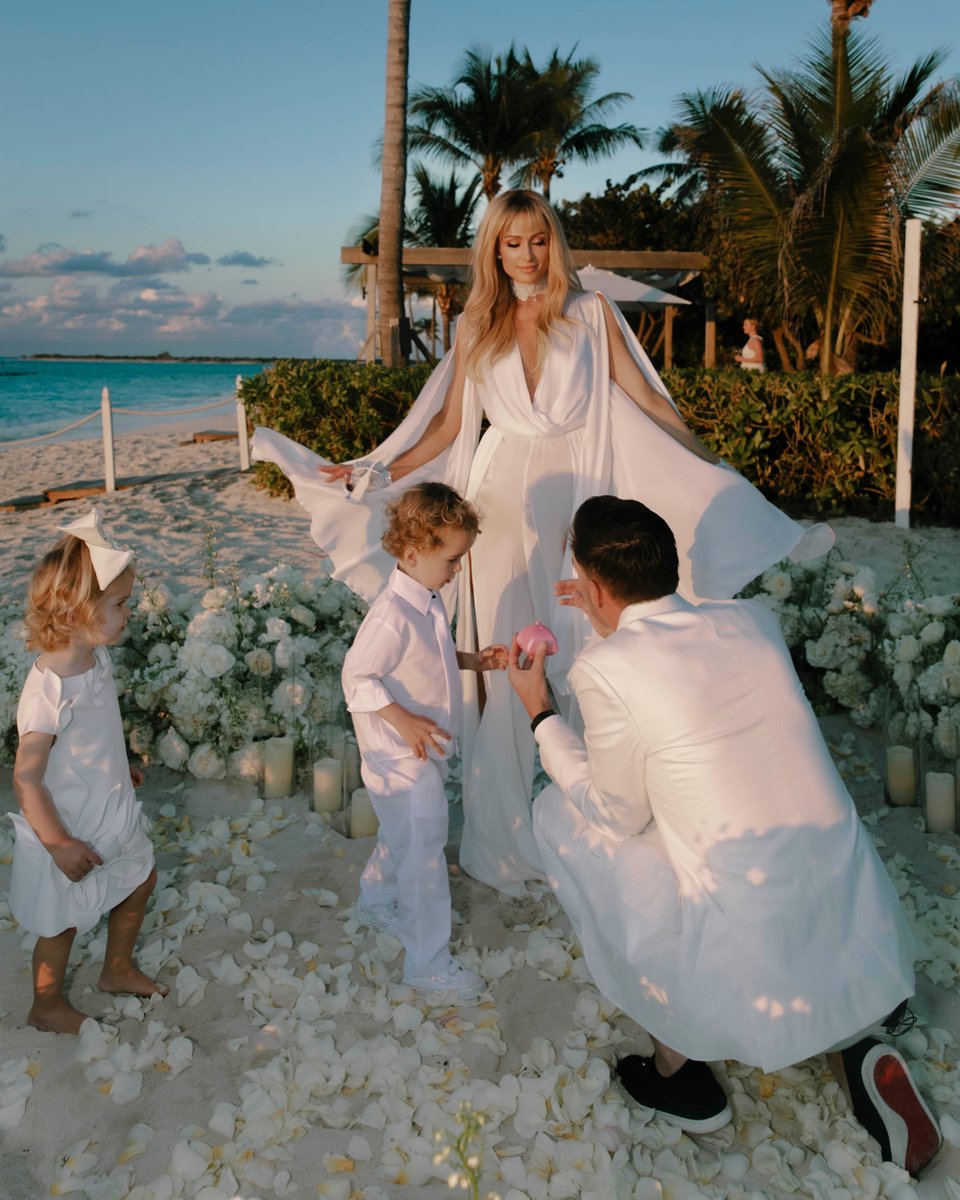 Paris Hilton tweet media