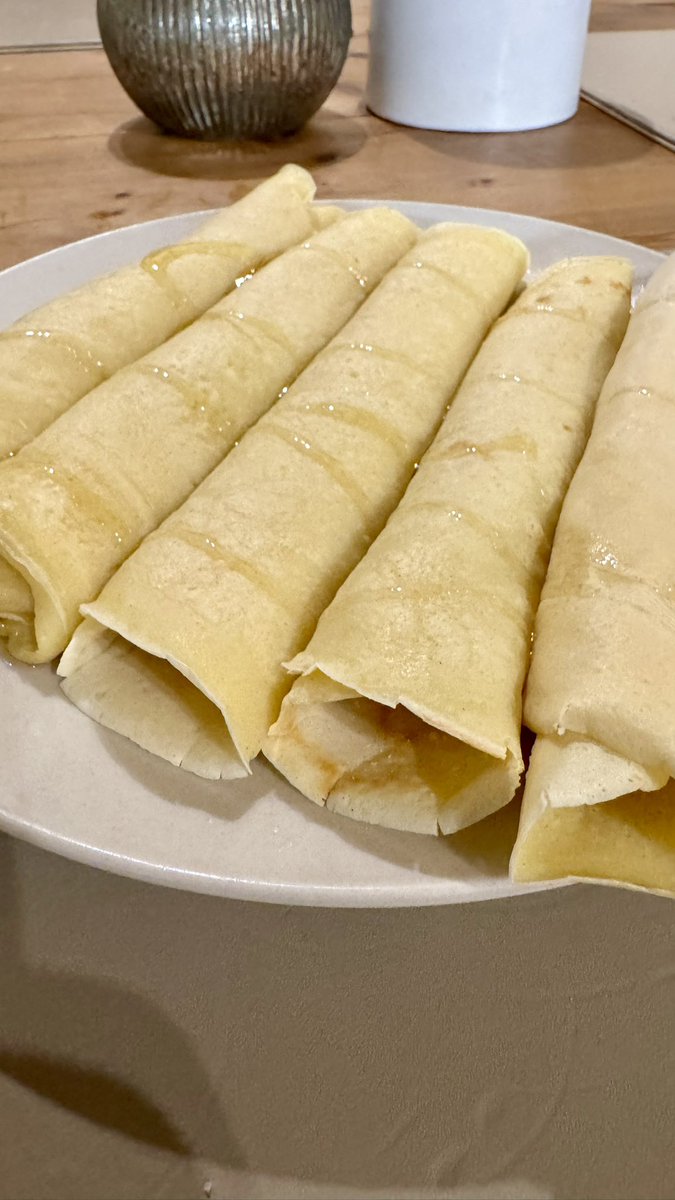 runsandstrums's tweet image. GC'S came round to watch me toss for a bit.. 
They had a couple of pancakes and left the rest to me.
#pancakes