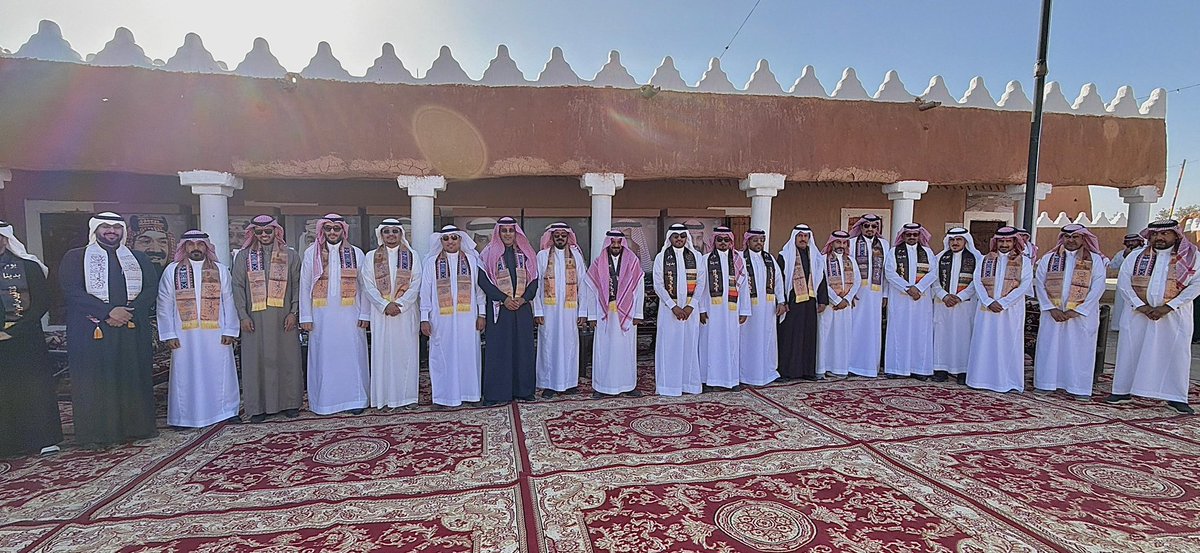ClusterQassim's tweet photo. رئيس ومنسوبو #تجمع_القصيم_الصحي يحتفلون بـ #يوم_التأسيس، فخرًا بالوطن واعتزازًا بجذوره العريقة، واستلهامًا لقيمه الراسخة في مسيرة العطاء والبناء. https://t.co/OvpiMyRMKp