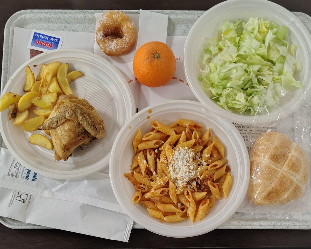 Cagliari-Lecce ma è la mensa universitaria di Via #Trentino
Pasta al sugo - #Obert, non male, passabile
Pollo - #Pavoletti, forse buono 5 anni fa'
Insalata - #Esposito, dopo un po' rompe le "scatole"
Arancia - la #tifoseria, troppo aspra e cattiva
Panino - #Pully, serve sempre
