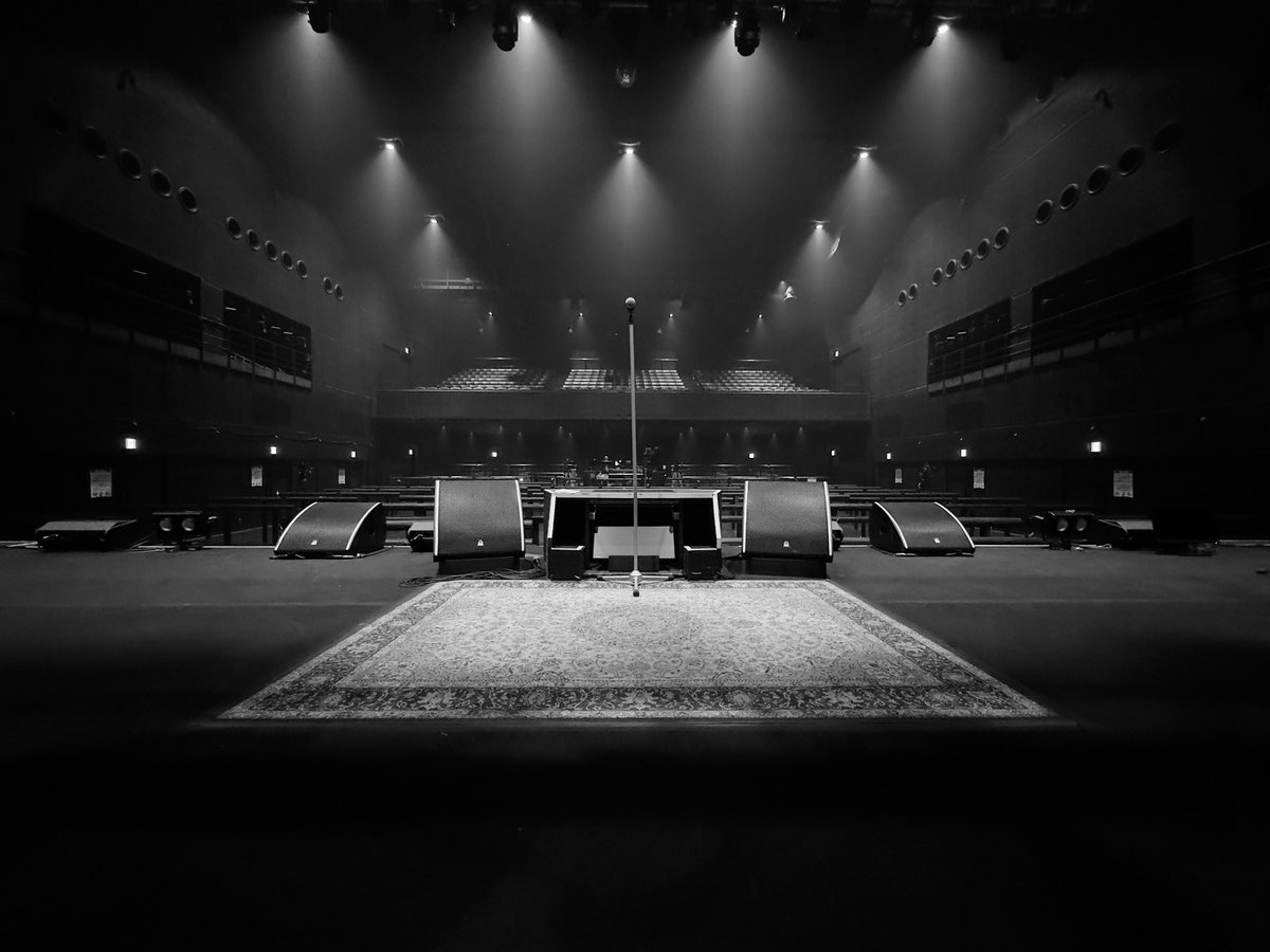 今日のライブ撮影は監督させてもらってました。これから編集。どんな形になるか想像もついてないですが、素晴らしいものになるのは間違いないです。なにせあのライブですから。これから始まる編集がどうなったかは、来月のスペースシャワーでの放送をお待ちください。3月24日です。