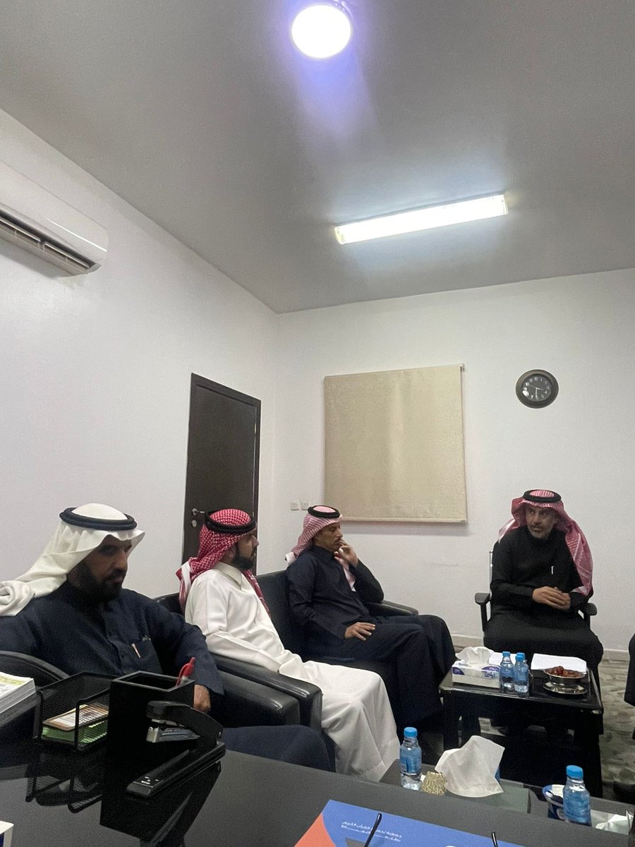 qurantt's tweet photo. عقد رئيس مجلس إدارة الجمعية الاستاذ / مطلق بن عامش الشمري الإجتماع الأول لأعضاء مجلس الإدارة
وقد قدّم شكره لأعضاء المجلس السابقين على ما قدموا ، ورحّب بالمجلس الجديد سائلا الله لهم التوفيق والسداد.
- وقد ناقش المجلس العديد من القرارات والتحديات واتخذ التوصيات اللازمة لذلك . https://t.co/q5jMJIchh3