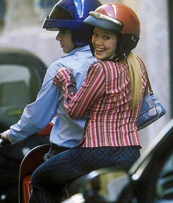 ImLizzieM's tweet image. Hilary Duff on the cover of Glamour looks familiar 🛵