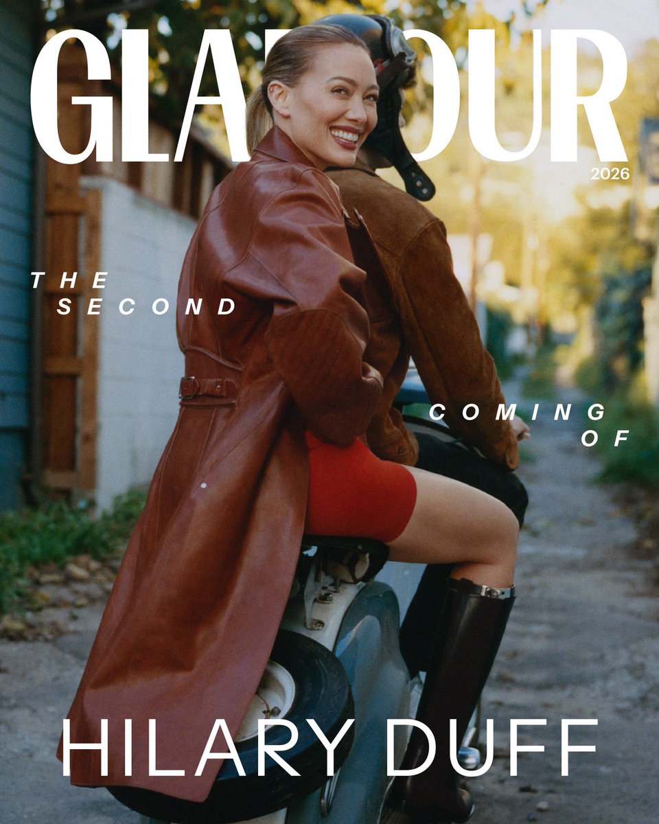 ImLizzieM's tweet image. Hilary Duff on the cover of Glamour looks familiar 🛵