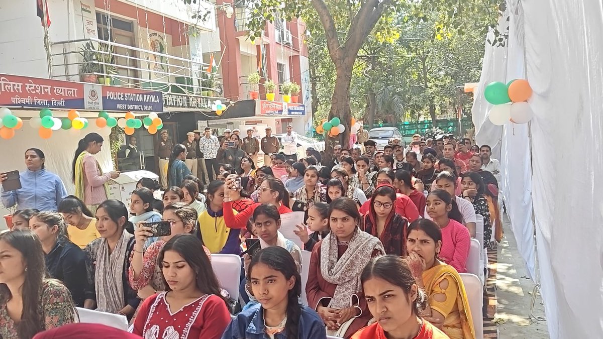 ManmeenWalia's tweet photo. #Breakingnews @DCPWestDelhi #delhipolice #DelhiNews #policegoodwork
West District Police inaugurated a Yuva Skill Centre at Police Station Khyala during Delhi Police Week (16–22 February 2026).
The centre has been started in collaboration with Jan Shikshan Sansthan (JSS) under the Ministry of Skill Development & Entrepreneurship, Government of India.
Twenty youth from economically weaker sections have joined a 40-day Advanced Tailoring Course.
After completing the course, they will receive certificates under the Ministry of Skill Development and Delhi Police YUVA Yojana.
At the same time, a certificate distribution programme was also held at Police Station. Twenty trainees successfully completed the Beauty Care Assistant Course, which started on 1 November 2025 in PS Tilak Nagar.
In a big achievement, four girls from the Beauty Care course received internship offer letters from a reputed beauty salon.
DCP West Darade Sharad Bhaskar said that this initiative shows the commitment of West District Police towards community development and youth empowerment. He added that such programmes help youth gain skills, become self-reliant, and stay away from negative activities.
West District Police will continue to organize similar skill development programmes in other police stations to support and empower the youth.
https://t.co/0AO23Ue39z
@DCPWestDelhi @Ravindra_IPS @CPDelhi @DelhiPolice @HMOIndia