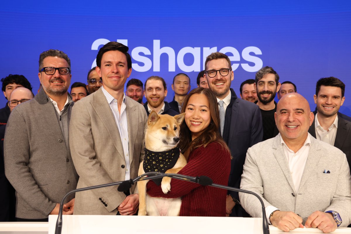 houseofdoge's tweet image. Meet Kimchi, our #ChooseMyShibe winner, and her human @peekabooxp 

They joined House of Doge at the @NasdaqExchange  this morning in NYC to represent the Dogecoin community on the big stage and help us celebrate the Dogecoin ETF launch with our partner @21shares_us.

Drop some